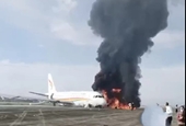 Máy bay chở khách bốc cháy ngùn ngụt sau khi lao khỏi đường băng