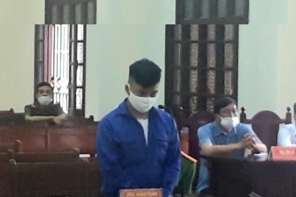 Ném vật nổ vào tiệm vàng vì thù ghét, lĩnh 27 năm tù