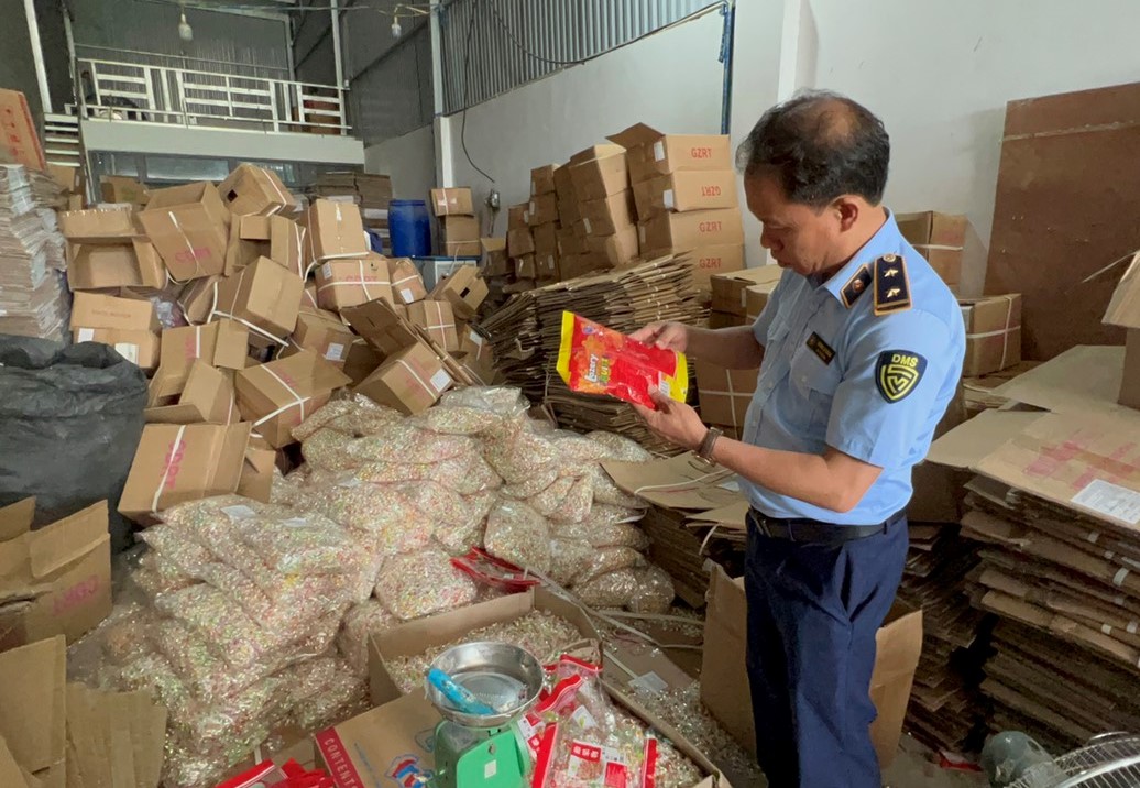 Hô biến hàng tấn kẹo không nguồn gốc thành kẹo made in Japan