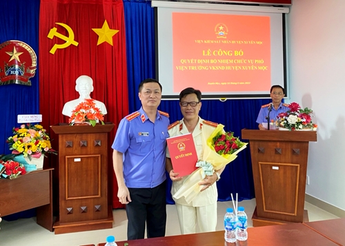 Trao Quyết định bổ nhiệm Phó Viện trưởng VKSND huyện Xuyên Mộc