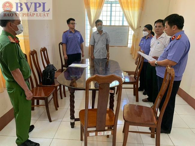 Cơ quan điều tra VKSND tối cao bắt tạm giam nguyên Chi cục trưởng Thi hành án và thủ quỹ huyện Thới Lai