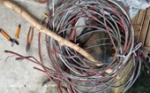 Mạo hiểm leo cột cao hơn 15m để trộm cắp dây cáp điện trạm phát sóng