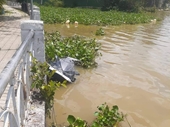 Môtô nước va chạm sà lan trên sông Sài Gòn, 2 người tử vong