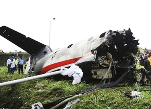 Máy bay lao vào sườn núi thuộc dãy Alps nước Pháp