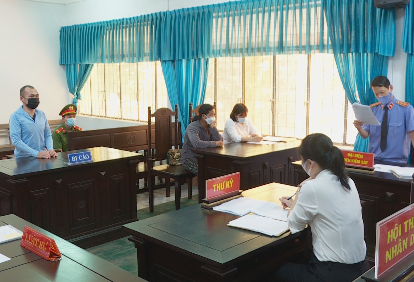 Lãnh án 14 năm tù vì sát hại con gái rồi tự tử bất thành