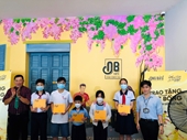 Quỹ phát triển tài năng Việt của Ông Bầu trao học bổng cho học sinh giỏi vượt khó trên địa bàn TP HCM