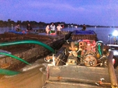 Cảnh sát mật phục bắt quả tang nhóm cát tặc trên sông Tiền