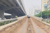 Truy tìm xe tải “vãi” đất ngập đường dẫn lên cầu cạn Mai Dịch - Nam Thăng Long