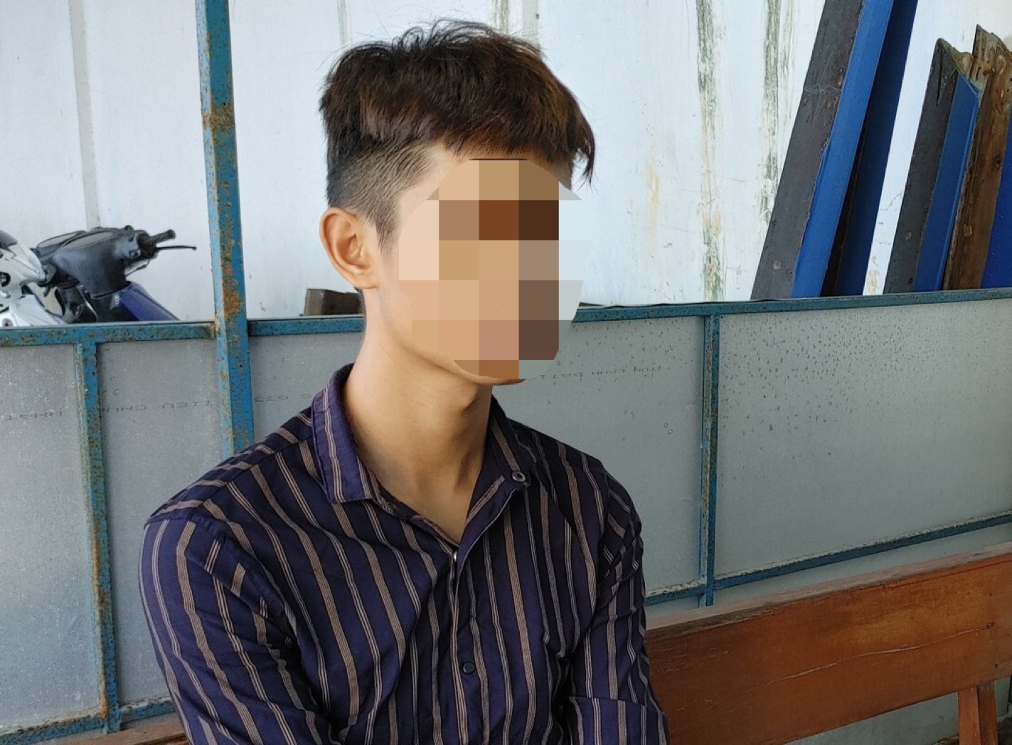 Bé gái sinh năm 2009 bị gã trai nhí 16 tuổi quen qua mạng nhiều lần xâm hại tại nhà bạn