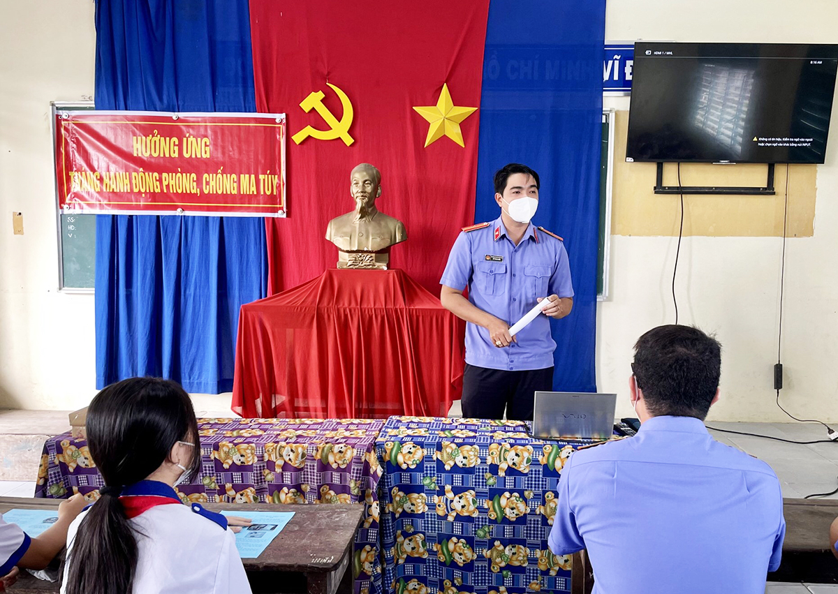 VKSND huyện Chợ Mới tuyên truyền pháp luật hưởng ứng “Tháng hành động phòng, chống ma túy”