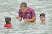 Hải Phòng Gần 200 trẻ em được dạy bơi, phòng chống đuối nước