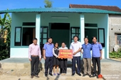 VKSND tỉnh Thừa Thiên Huế tặng nhà tình nghĩa gia đình có hoàn cảnh khó khăn
