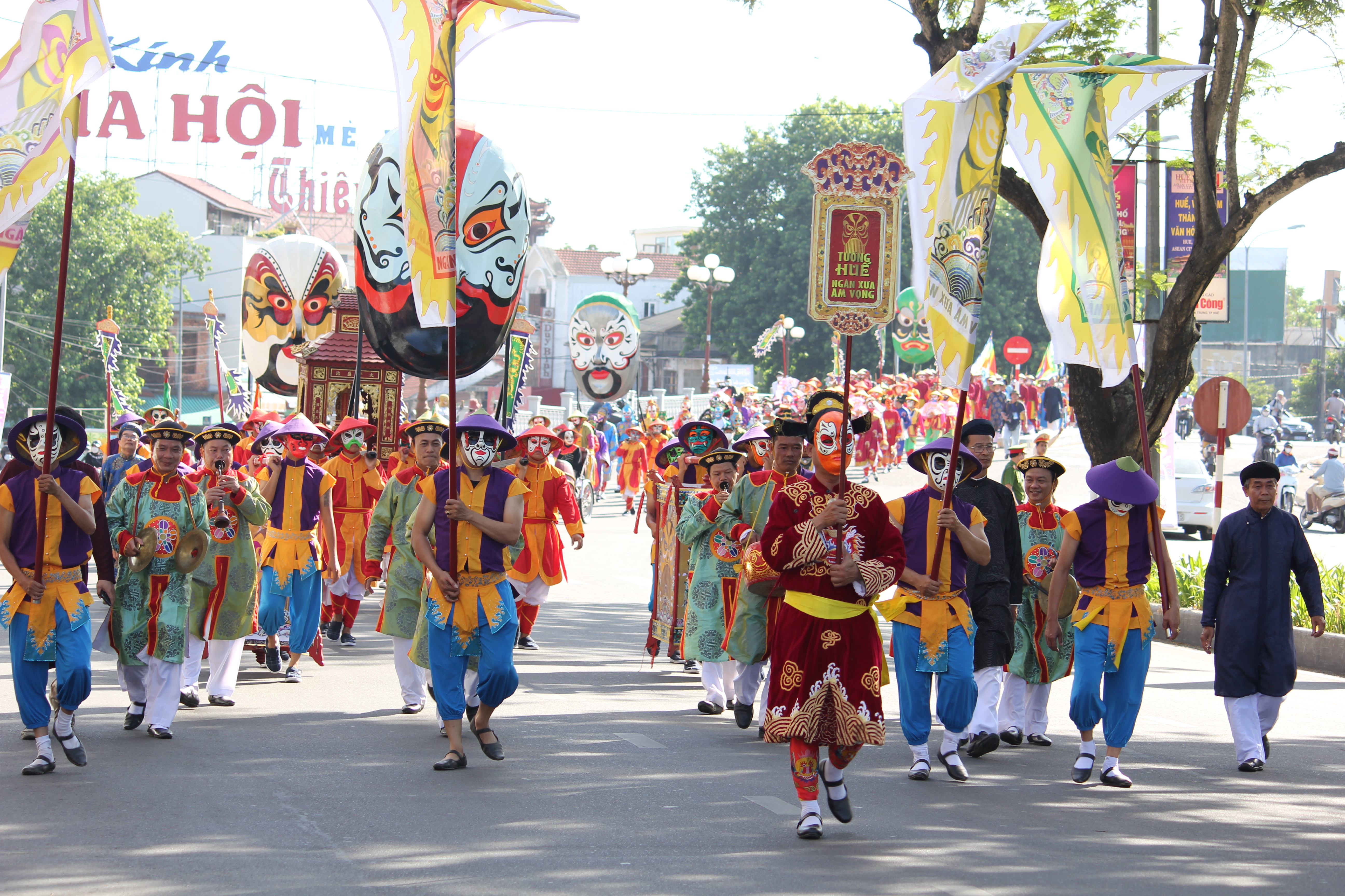 Độc đáo lễ rước mặt nạ tuồng trên đất Cố đô Huế