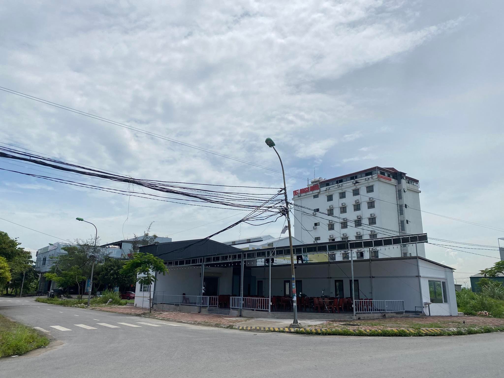 Ngán ngẩm khu đô thị hiện đại ở Quảng Ninh thành  bãi rác