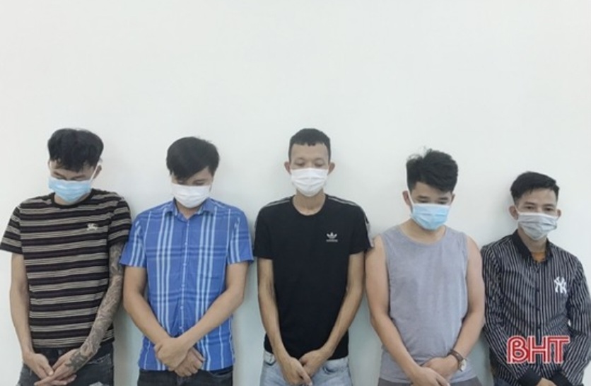 Đánh bi-a ăn tiền, 5 đối tượng bị khởi tố