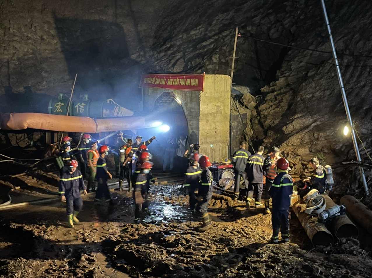 Chưa tìm thấy người bị mắc kẹt trong hầm thủy điện tại Nậm Pồ