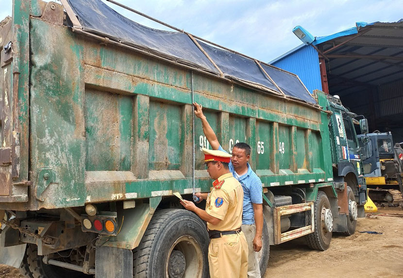 Nam Định mạnh tay xử lý xe quá khổ, quá tải, xe cơi nới