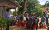 VKSND huyện Lắk hỗ trợ cây giống cho buôn kết nghĩa