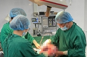 Cô gái ở Đắk Lắk có khối u buồng trứng khổng lồ nặng 10kg