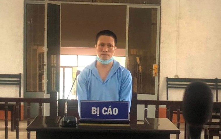 14 năm tù cho kẻ côn đồ dùng cục bê tông đập vỡ đầu người phụ nữ ngã xe