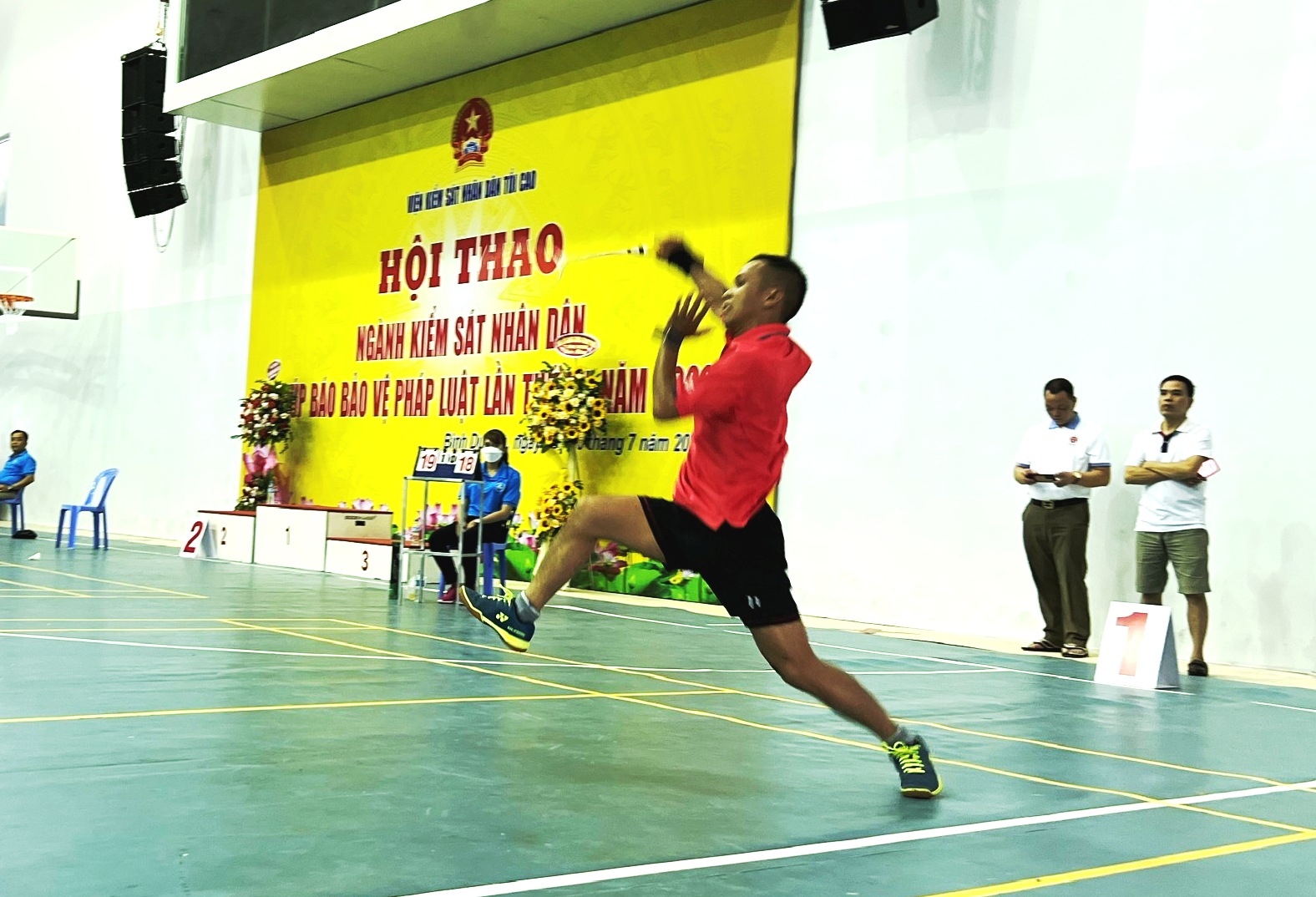 Hình ảnh đẹp những trận cầu lông rực lửa ở Bình Dương