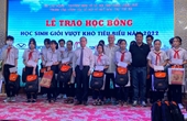 Thừa Thiên Huế trao học bổng cho 100 học sinh nghèo vượt khó