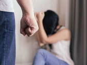 Viện kiểm sát yêu cầu khởi tố đối với người đàn ông say xỉn đánh vợ