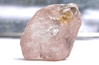 Tìm thấy viên kim cương hồng lớn nhất trong 300 năm