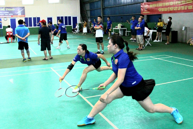 Những bóng hồng và các trận cầu quyết liệt