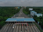 Lại ùn ứ kéo dài trên cao tốc TP HCM - Long Thành - Dầu Giây và Quốc lộ 1
