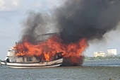 Nguyên nhân tàu du lịch Quảng Ninh bất ngờ bốc cháy ở Hải Dương