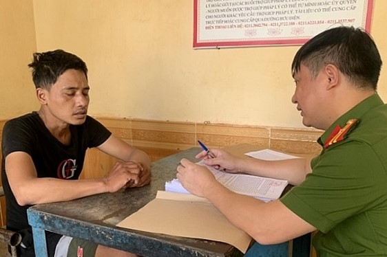 Cướp giật dây chuyền của trẻ em để mua ma túy