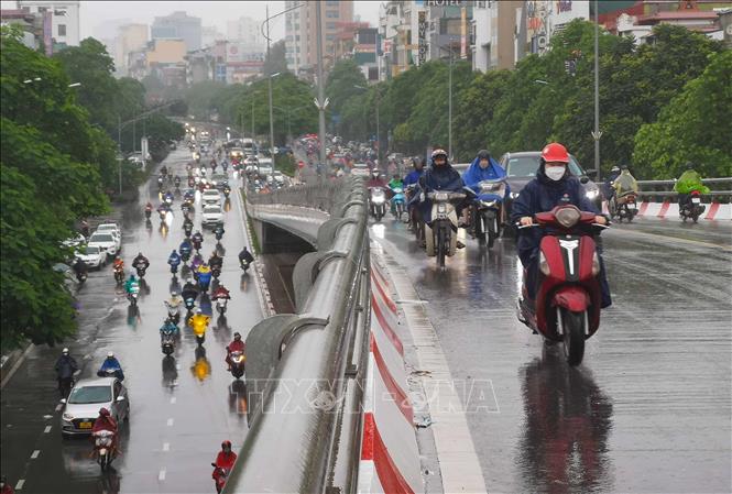 Bão số 2 suy yếu thành áp thấp nhiệt đới, Hà Nội có mưa to đến rất to