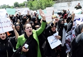 Taliban xả đạn lên không trung giải tán cuộc biểu tình của phụ nữ