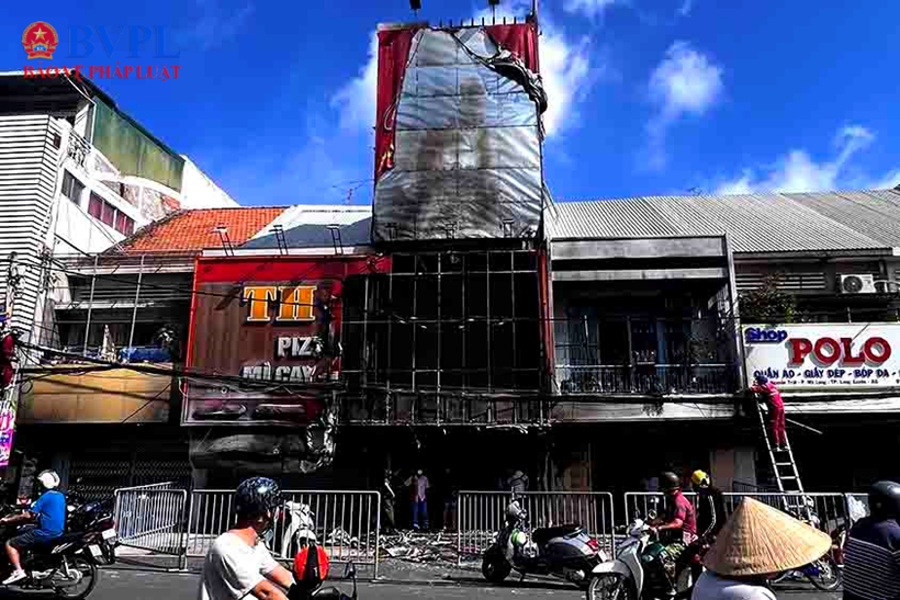 Hỏa hoạn thiêu rụi 2 cửa hàng bán bánh Pizza và mì cay