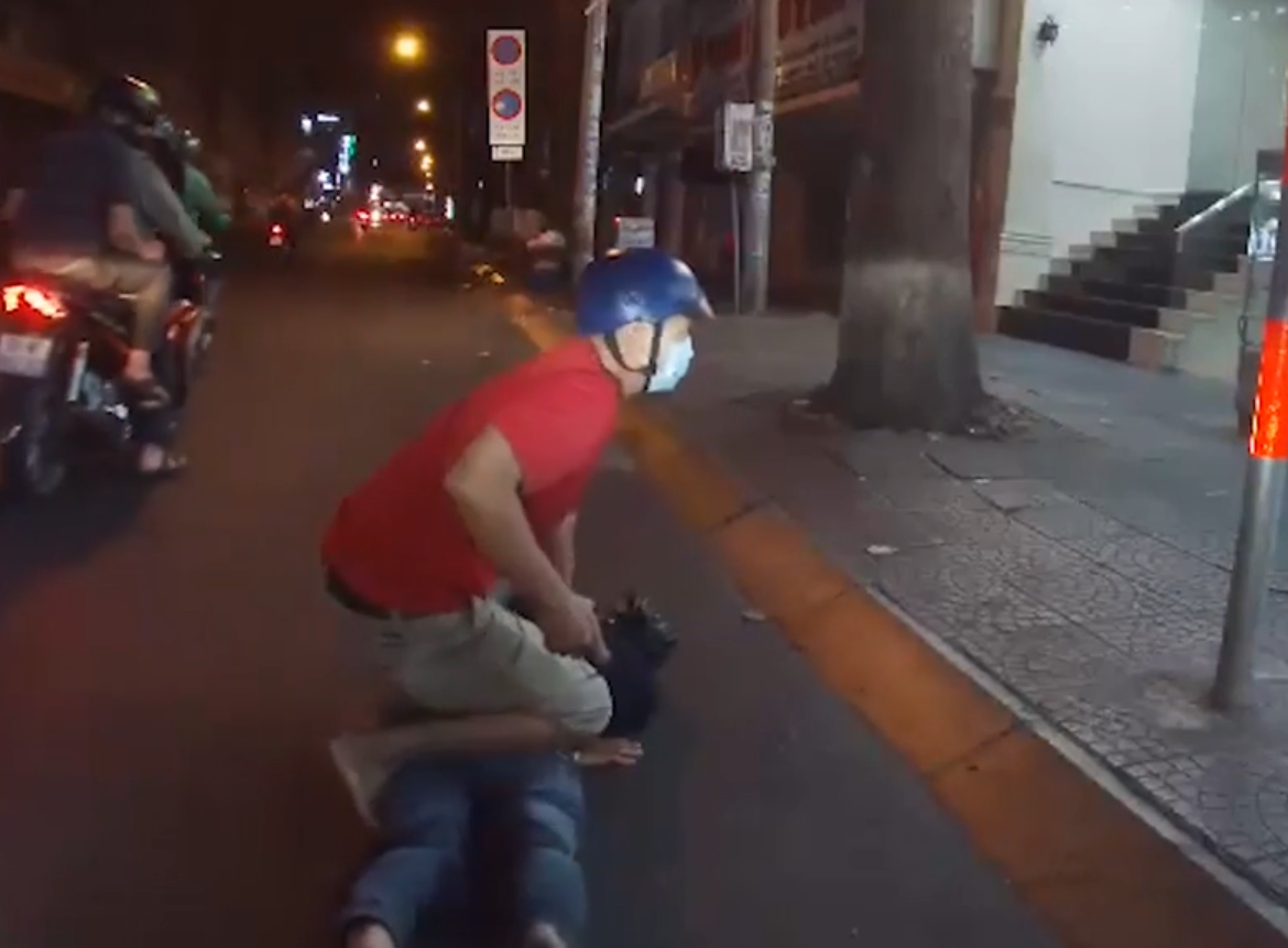 Đại úy Công an bắt cướp trên đường đi làm về