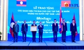 Trao Huân chương của Nhà nước Việt Nam và Nhà nước Lào tặng các tập thể, cá nhân VKSND 2 nước