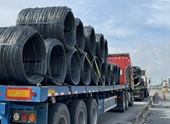 CSGT xử lý hàng loạt phương tiện chở quá tải, cơi nới thùng