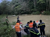 Cảnh sát kịp thời giải cứu 10 thiếu niên bị kẹt lũ giữa rừng ở Lâm Đồng