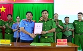 Ký kết Quy chế phối hợp trong công tác giải quyết tin báo, tố giác tội phạm tại huyện Phú Tân, tỉnh An Giang