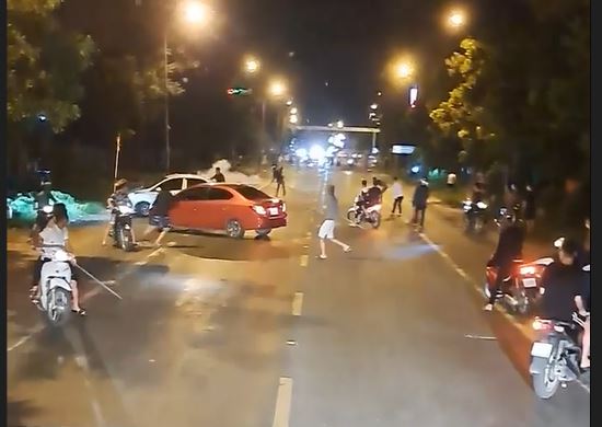 Điều tra vụ hai nhóm thanh niên hỗn chiến gây náo loạn đường phố