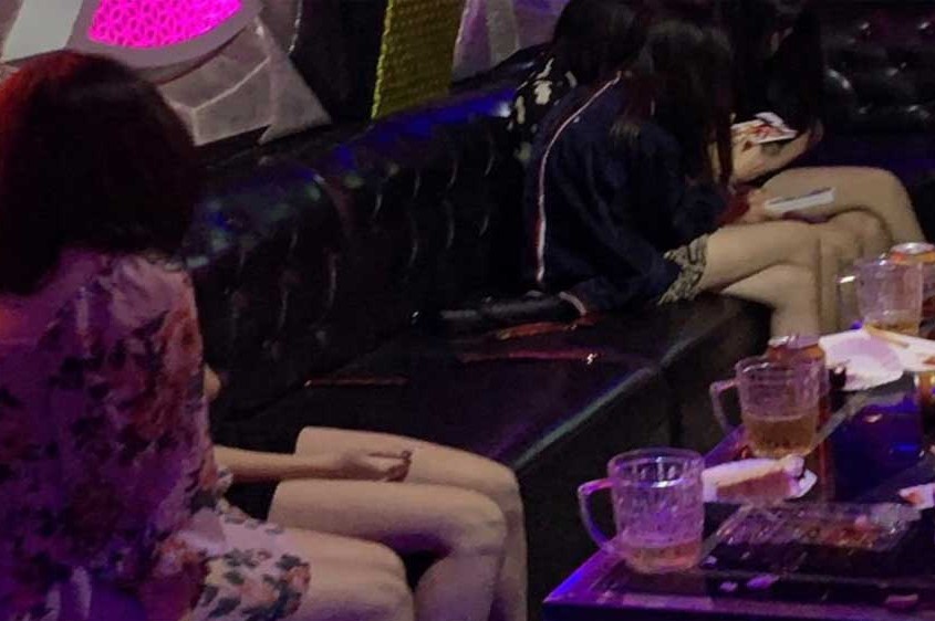 Đập phá cơ sở karaoke vì người tình bỏ rơi