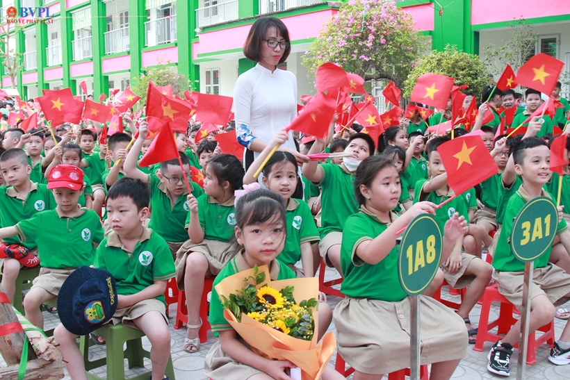 Khai giảng: Bạn mong muốn đón nhận kiến thức mới mẻ và bổ ích? Hãy cùng xem những hình ảnh về lễ khai giảng đầy phấn khởi và đầy ý nghĩa. Đây chắc chắn sẽ là nơi bạn nhận được sự cổ vũ cho hành trình học tập mới!