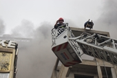 Cảnh sát PCCC chiến đấu với “giặc lửa” trong vụ cháy thảm khốc ở Bình Dương