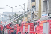 Clip Lời kể của nhân chứng vụ cháy quán karaoke ở Bình Dương khiến 14 người tử vong