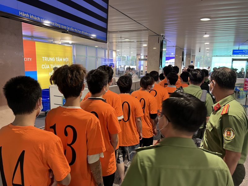 TP Hồ Chí Minh trục xuất 14 người nước ngoài nhập cảnh trái phép