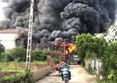 Hình ảnh vụ cháy tại xưởng chăn, ga, gối đệm ở Thanh Oai, Hà Nội khiến 3 người từ vong