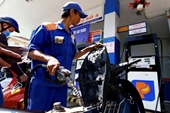 Giá xăng dầu giảm mạnh, tuy nhiên giá dầu diesel tiếp tục đắt hơn giá xăng