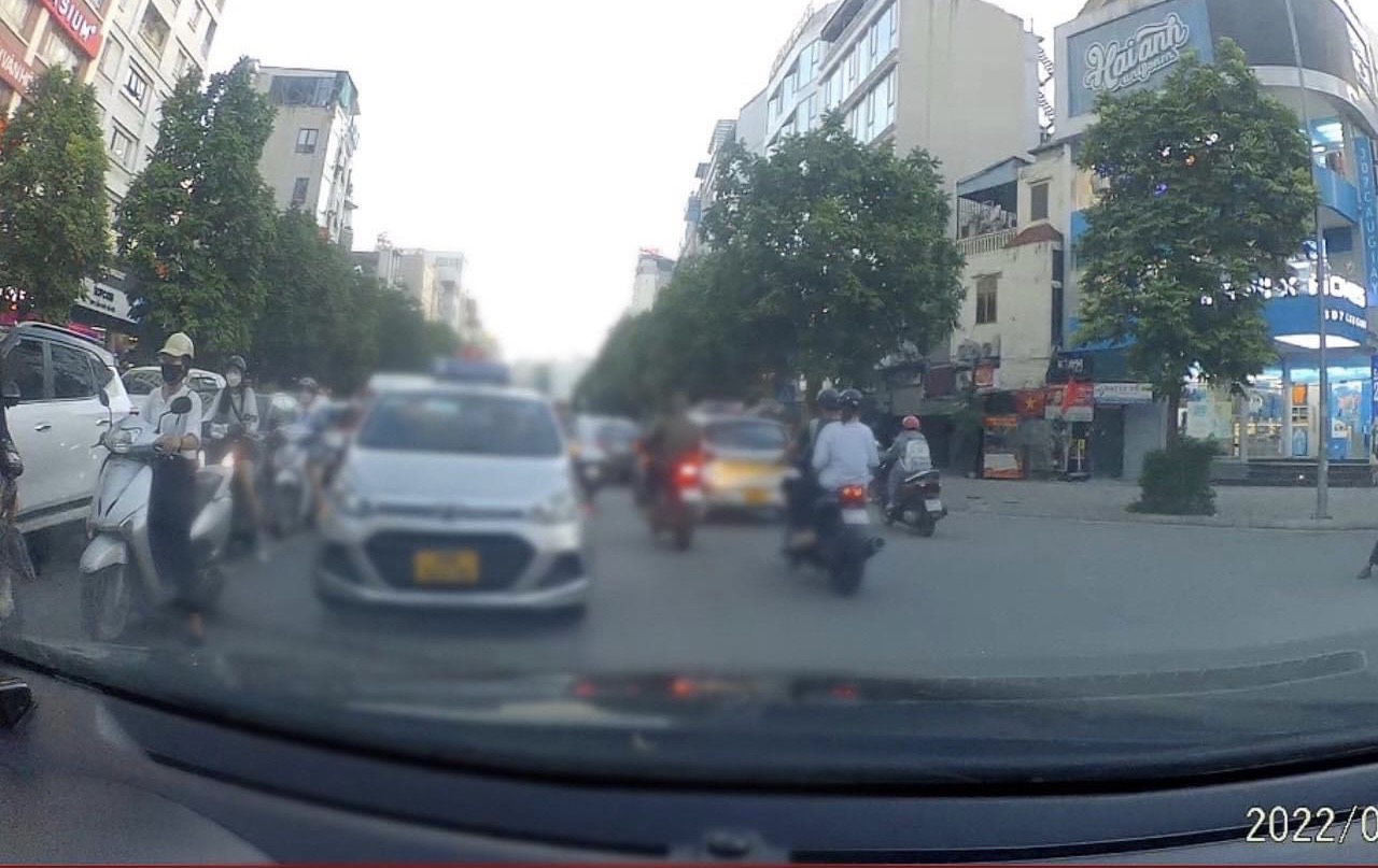 Xử phạt lái xe ô tô vi phạm giao thông qua tin báo Facebook