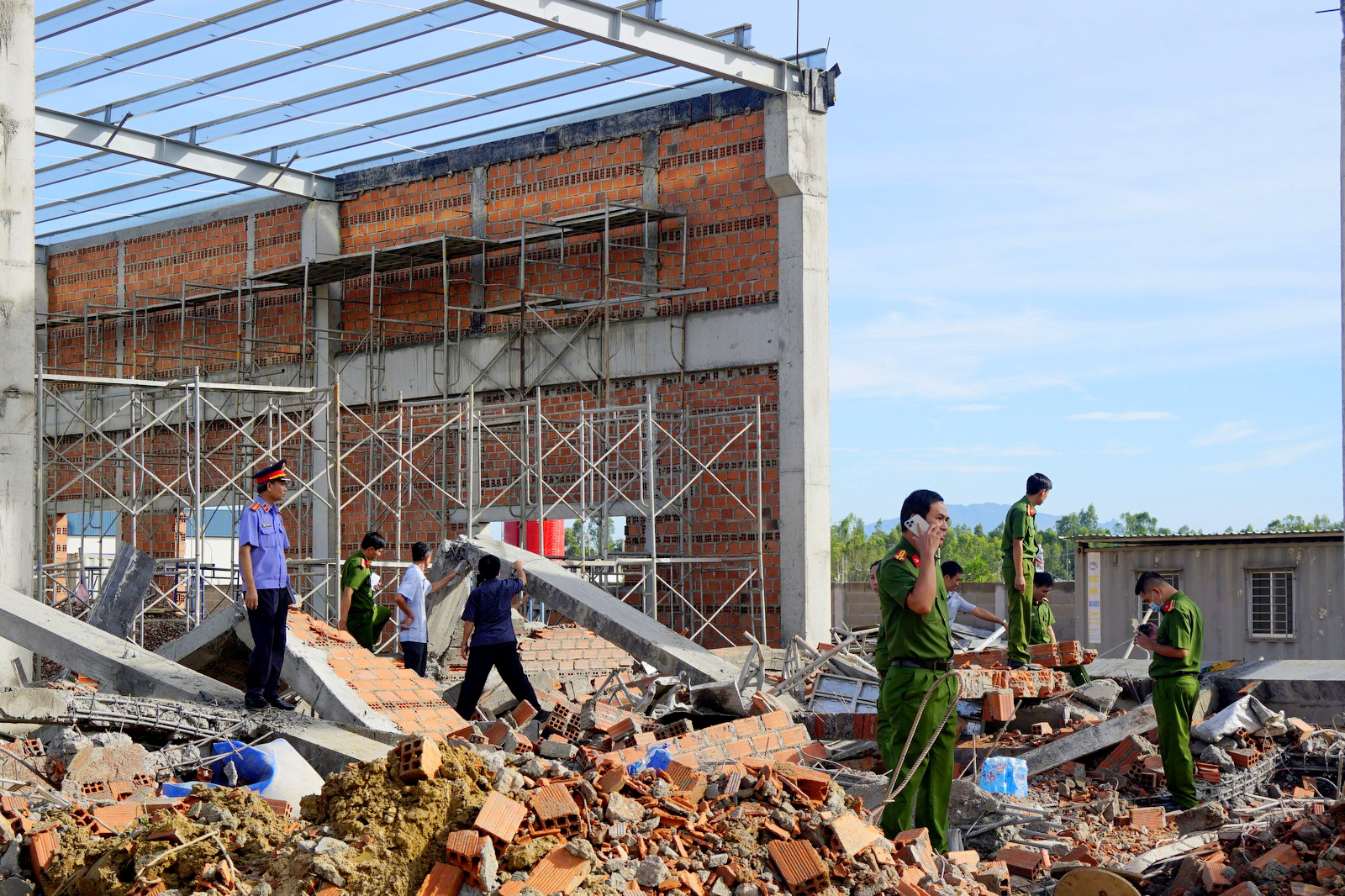 Hé lộ nguyên nhân vụ sập tường nhà xưởng khiến 5 người tử vong, 6 người bị thương